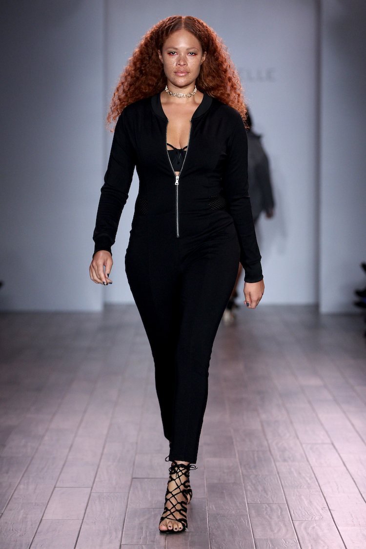 styling-tipy-tenší vzhľad-čierna-outfit-vysoké podpätky