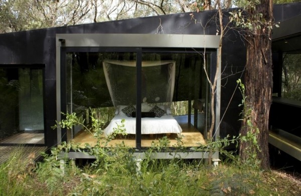 moderný dizajn domu v prírode panoramatické okná