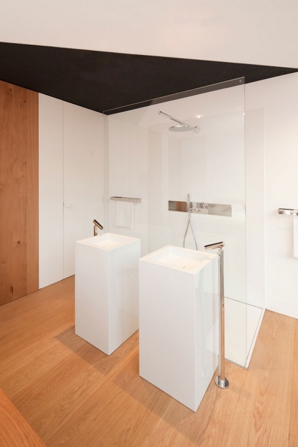 jednoduchý dom v kúpeľni v minimalistickom štýle