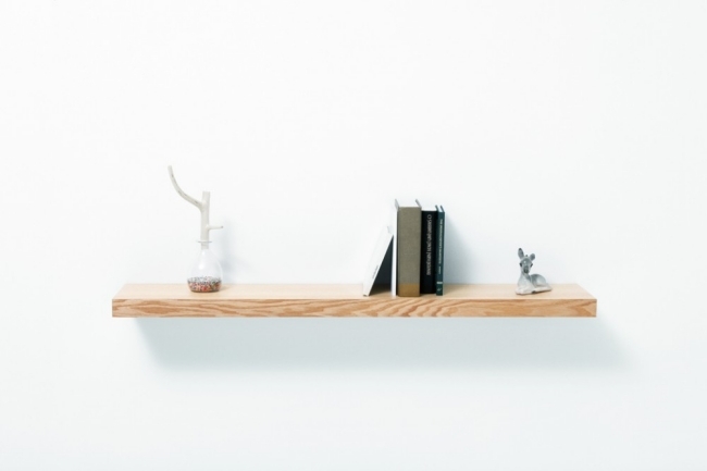 nástenná polica s tajnou priehradkou tenká hliníková clona na drevo