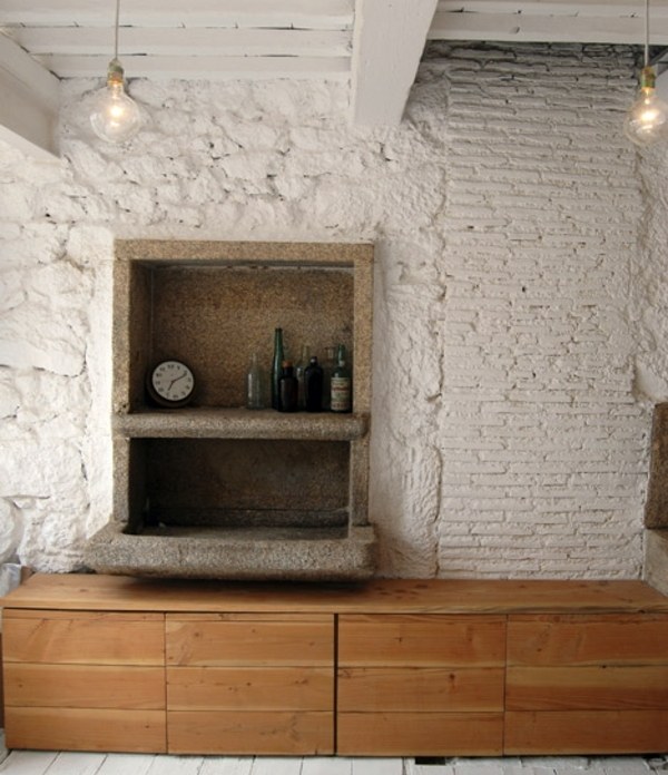 Renovácia bytu komoda kamenná stena