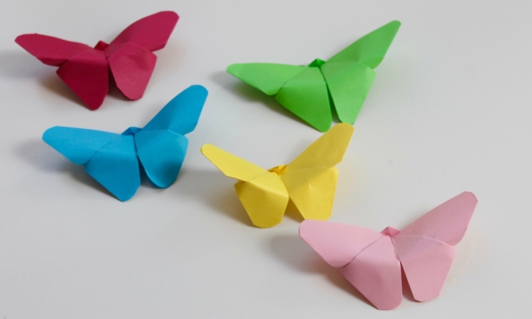 motýle-drotár-deti-origami-farebné-hmyzie-stavebné-papiere