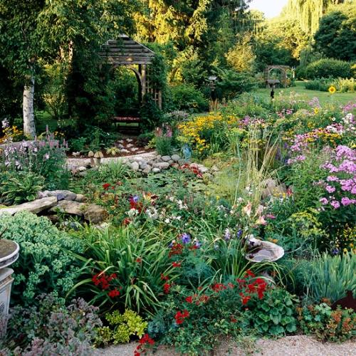 motýle v záhrade romantická atmosféra voda motýle v záhrade pre romantickú atmosféru vody