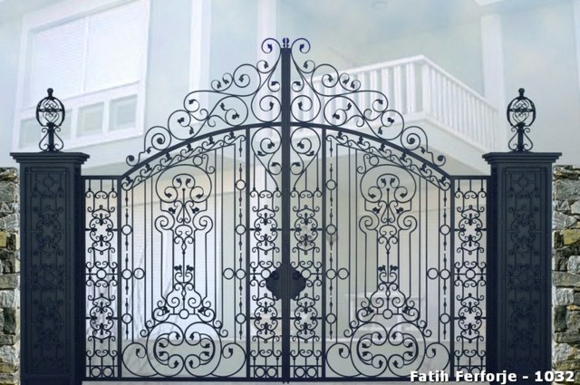 Čierna brána, bohato zdobená v štýle biedermeier