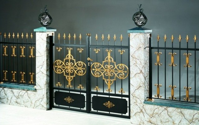 Kované železo zlaté čierne akcenty záhradná brána štýlovo moderná čierna akcenty záhradná brána štýlový moderný prírodný kameň