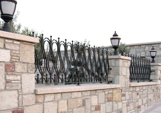 Lucerna Nautsteinwand kované železné prvky krásne Lucerna kované železné prvky krásna stredomorská záhrada