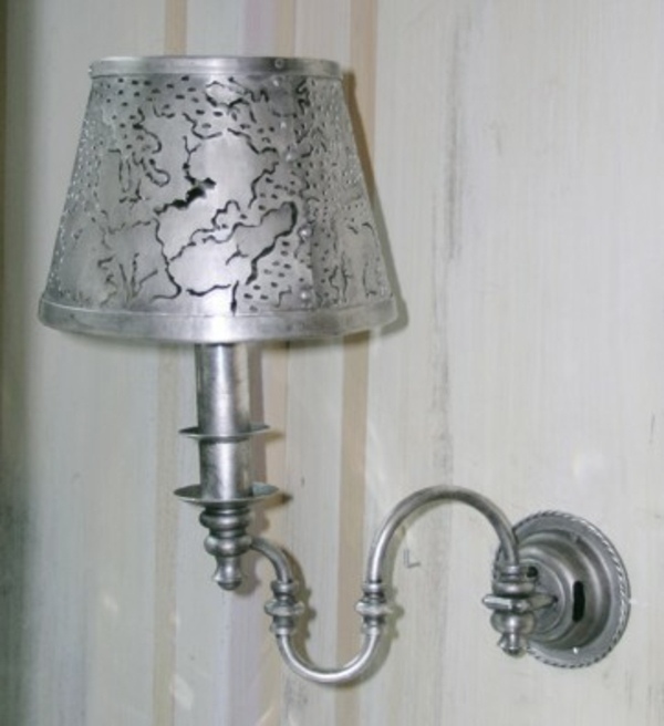 Kovaná záhradná lampa-elegantný dizajn Záhradná lampa z tepaného železa elegantného dizajnu