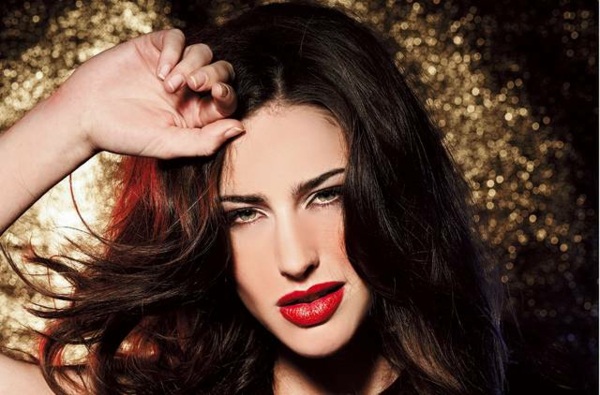 Líčenie nápady červené pery čierna riasenka očná linka