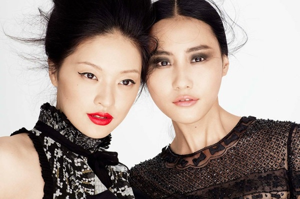 Naneste očné linky Rúž kombinujte jemné tipy na make-up