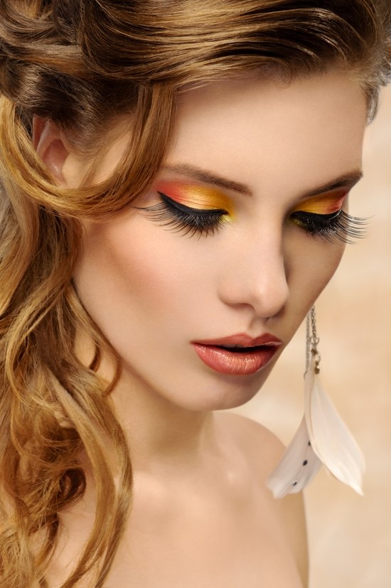 Nápady na párty vzhľad Očarujúce očné tiene-falošné mihalnice-ombre Silvestrovský večierok vyzerá Očarujúci vzhľad-falošné riasy-ombre oči správne nalíčené