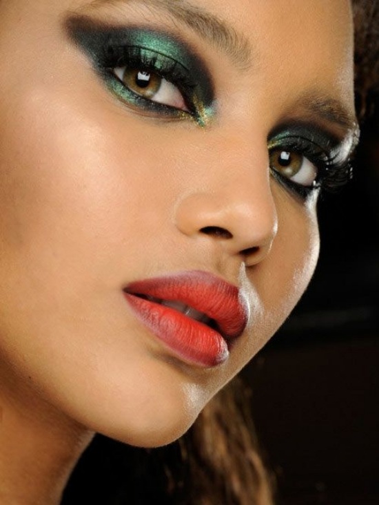Nápady na párty líčenie Očné tiene Červené pery-Zelená svetlá Večierkové líčenie Silvester Nápady Červené pery Oči Zelená svetlá