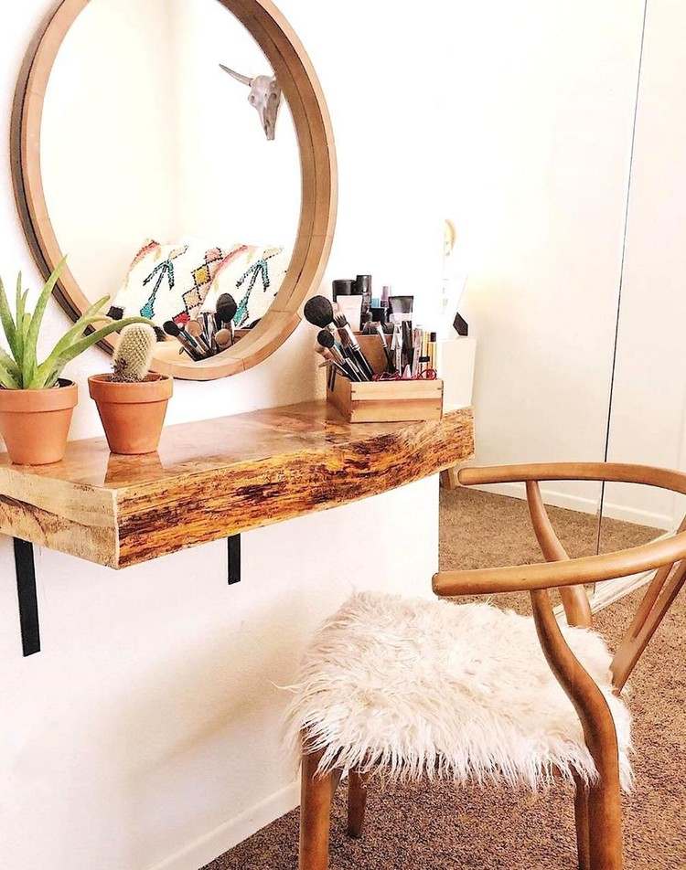 Odkladací stolík pre kutilov, malá spálňa rozložená na makeup