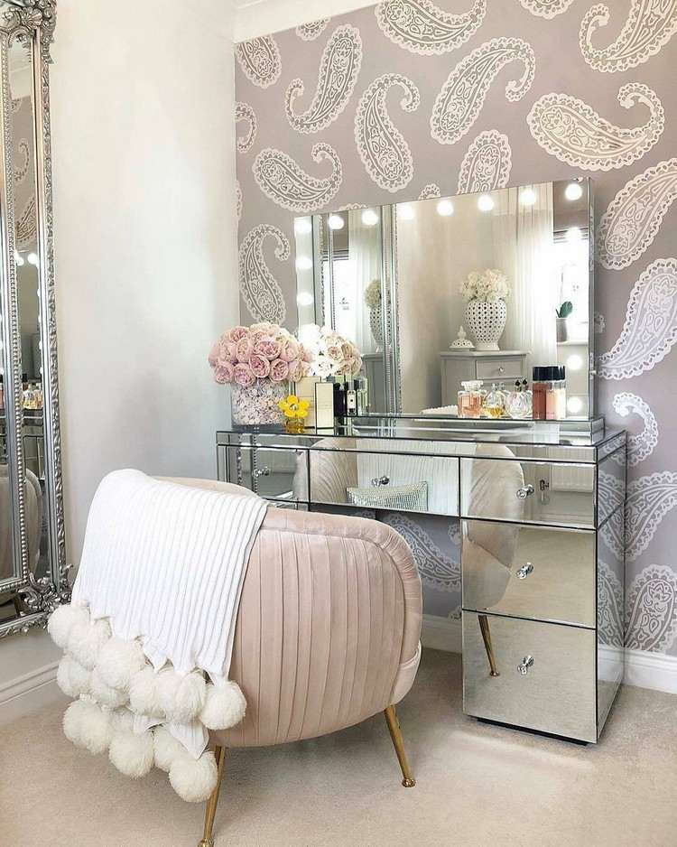 Toaletný stolík Pokyny pre domácich majstrov Trendy v recyklácii starého nábytku