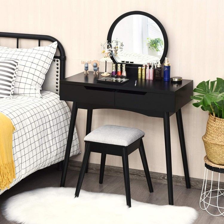 Toaletný stolík Nápad na zariadenie malej spálne Make-up kútik Inšpirácia