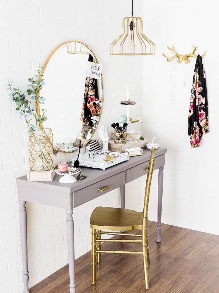 Nastavte toaletný stolík, urobte si vlastnú kozmetickú časť spálne