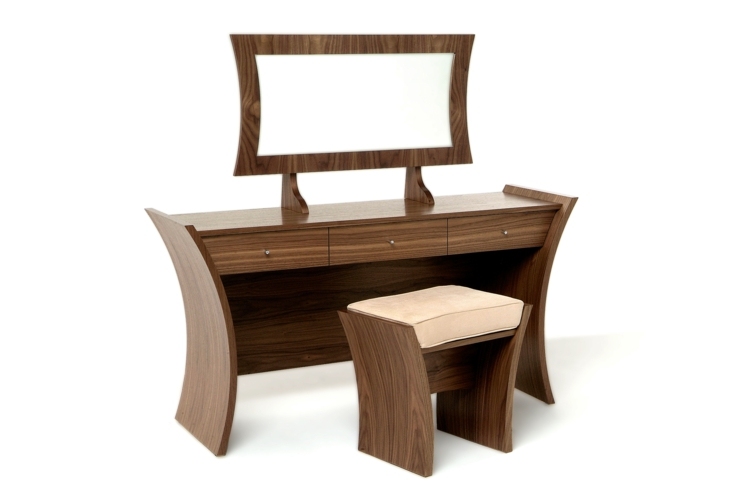 toaletný stolík biele objatie nábytok tom schneider dizajn spálne drevo