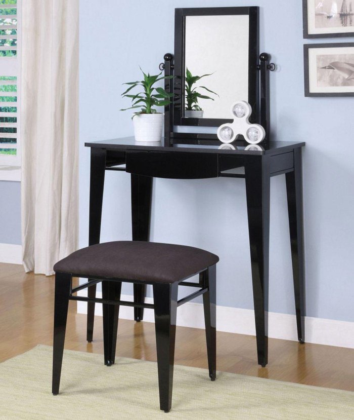 Toaletný stolík v čiernej farbe s jednoduchým dizajnom Moderný a jednoduchší toaletný stolík v čiernej farbe