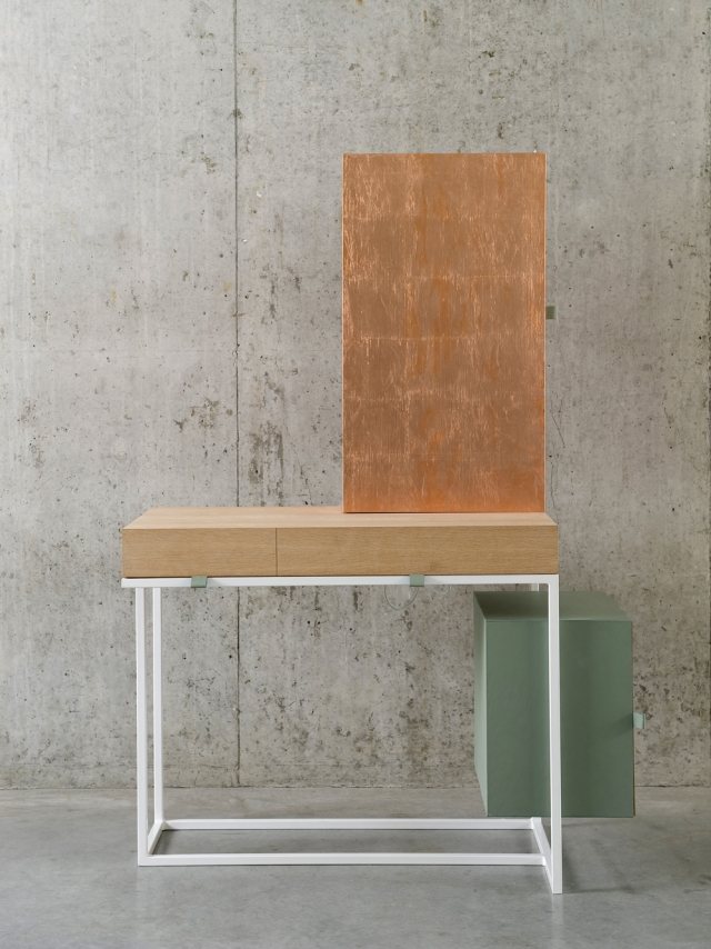 Moderné toaletné drevo držané magnetickými silami