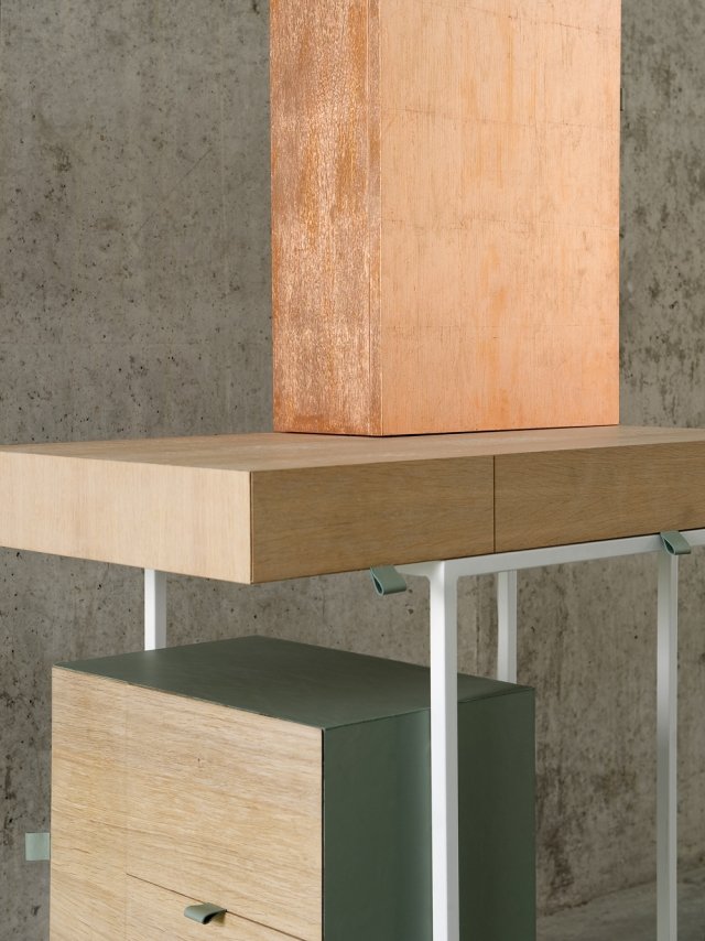 Odnímateľný stolný toaletný stolík so zrkadlovým dizajnom a úložným priestorom Nicole Brock