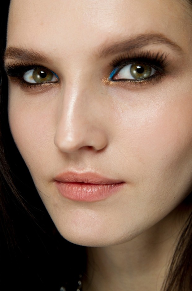 trendy líčenia jar 2014 versace modré zlato zelené oči