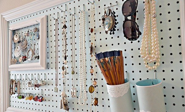 Nápady na výzdobu spálne Náhrdelníky Náušnice Slnečné okuliare