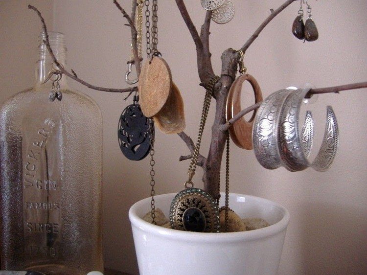 Pobočky na uloženie šperkov-kvetináč