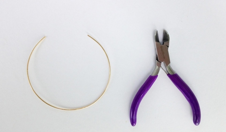 šperk-vyrob si-hliník-drôt-náramok-zlatý