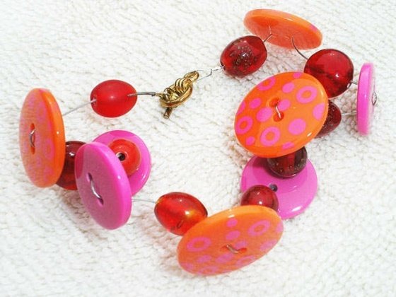 Pestrofarebné gombíky-náramok