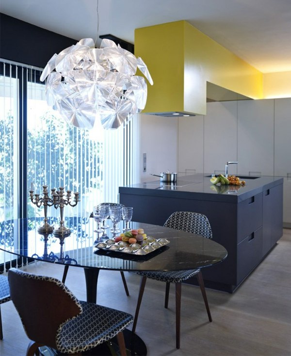 Sklenený stôl jedáleň sklenené závesné svetlo