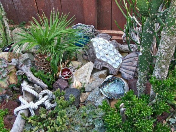 originálne morské mušle figúrky z naplaveného dreva