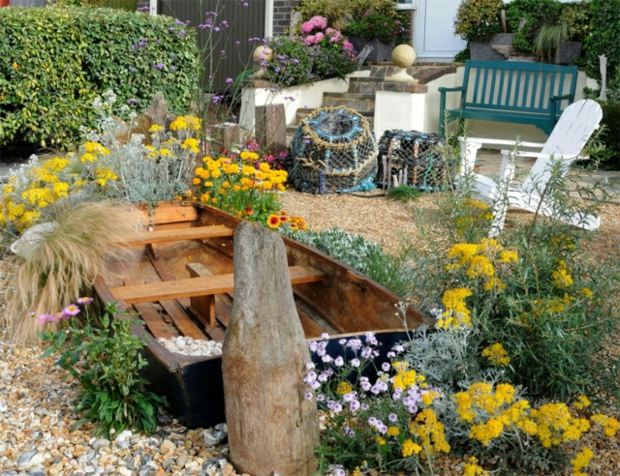 Rastlina lode, čerstvé kvety, upcyklácia námornej dekorácie