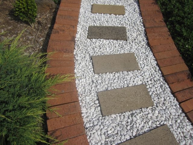 kamienky nápady na vonkajšiu oblasť ležali kamenné dosky