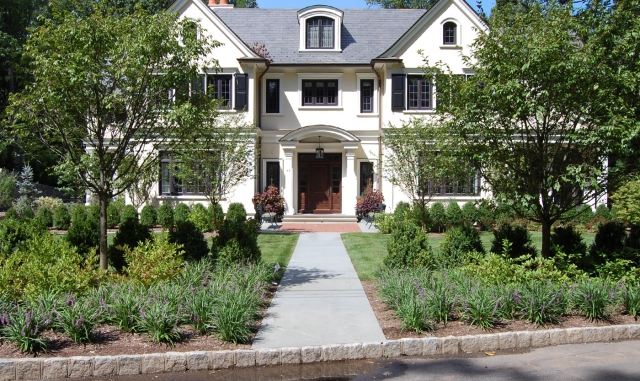 vytvorte záhradné chodníky klasický tradičný dom záhradný chodník