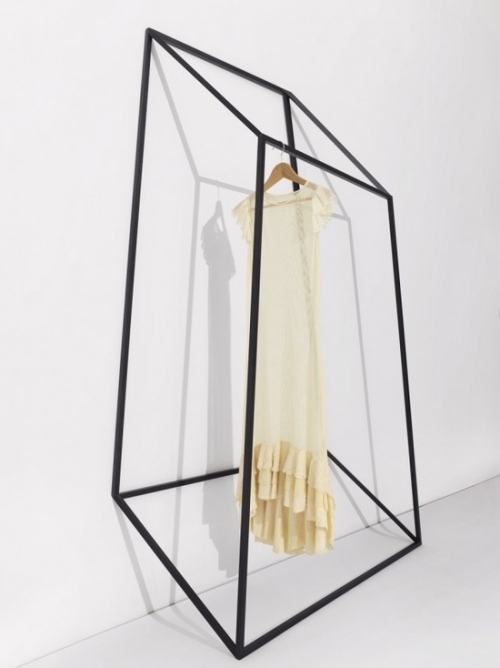 nápady stojany na šaty praktické a krásne geometrické