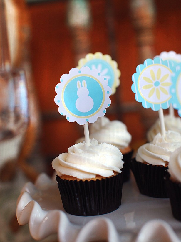 veľkonočné dekorácie stôl nápady košíčky dekorácie zajačik silueta