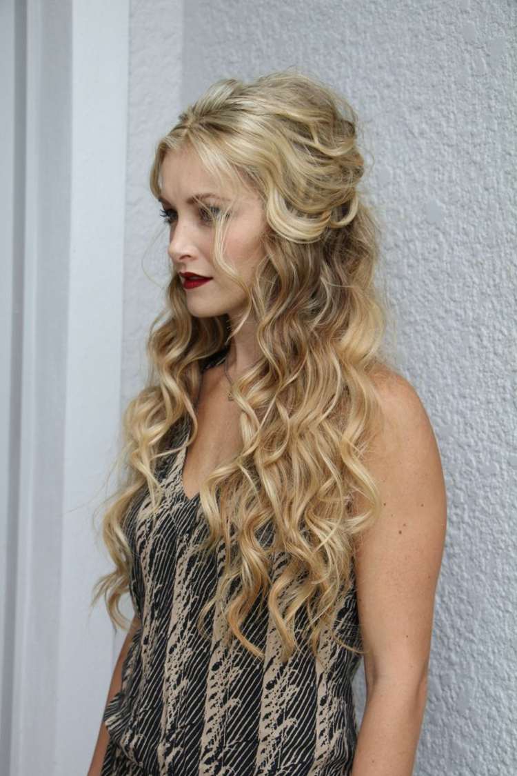 Ležérny, polootvorený účes s vlnami party-účesy-kučery-ležérne-napoly otvorené vlasy-styling-nápad