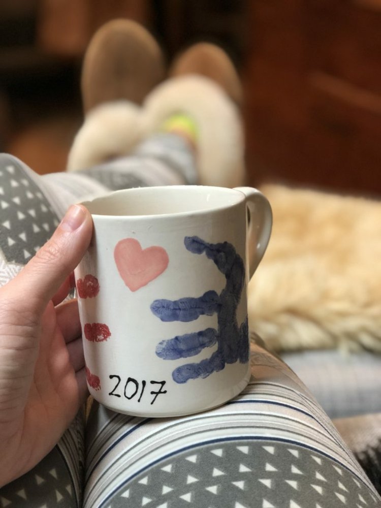 Maľba pohárov s deťmi - odtlačok ruky na pamiatku a milý nápad na darček