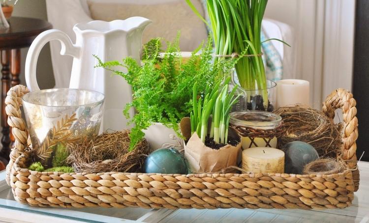 jarné-stolné-dekorácie-kvety-veľkonočné vajíčka-prútené-košíkové-sviečky-hniezda-rastliny