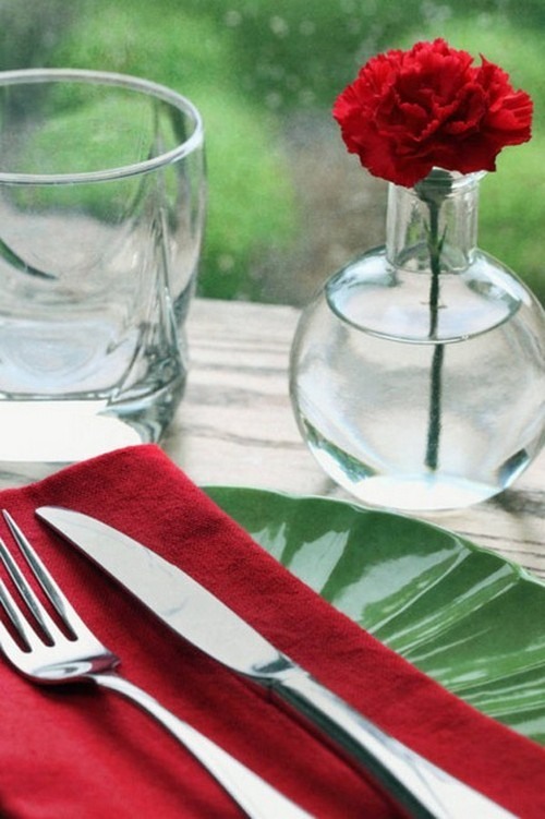 Dekorácia stola detail karafiátu