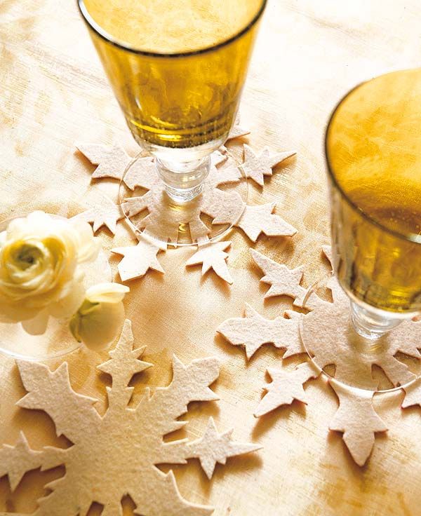 snehová vločka remeselný nápad sklenené podložky na Vianoce drôtené snehové vločky vianočné podložky zo skleneného skla