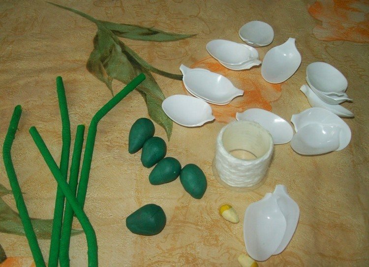 snežienky-drotár-slamky na pitie-plastové lyžice-tmel