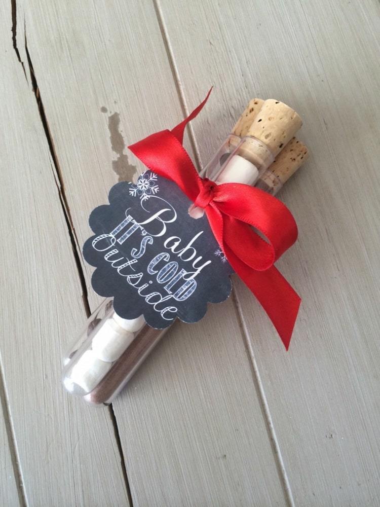 Polievka zo snehuliaka - nápad so skúmavkami a stuhou