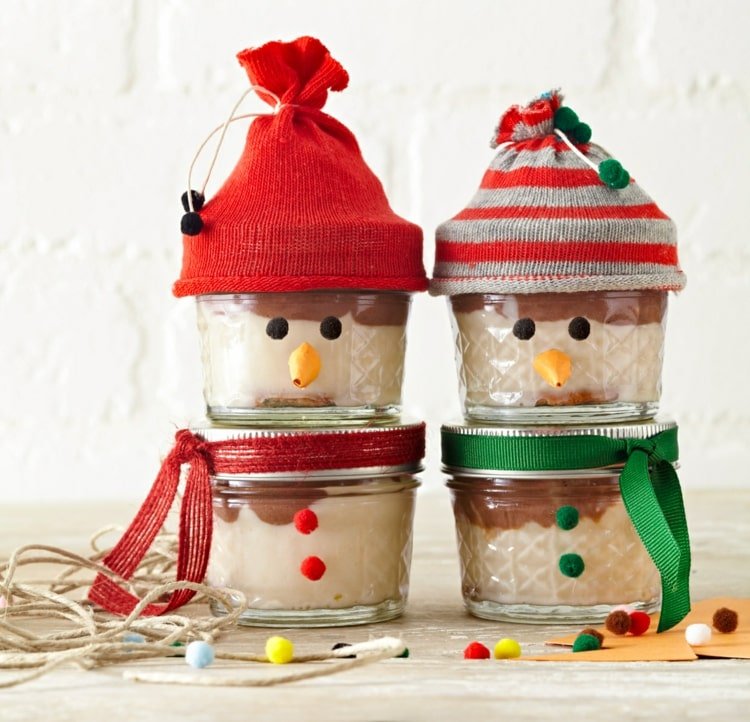 Polievka zo snehuliaka zábavným spôsobom zabalí ingrediencie a navrhne ich ako snehuliaka