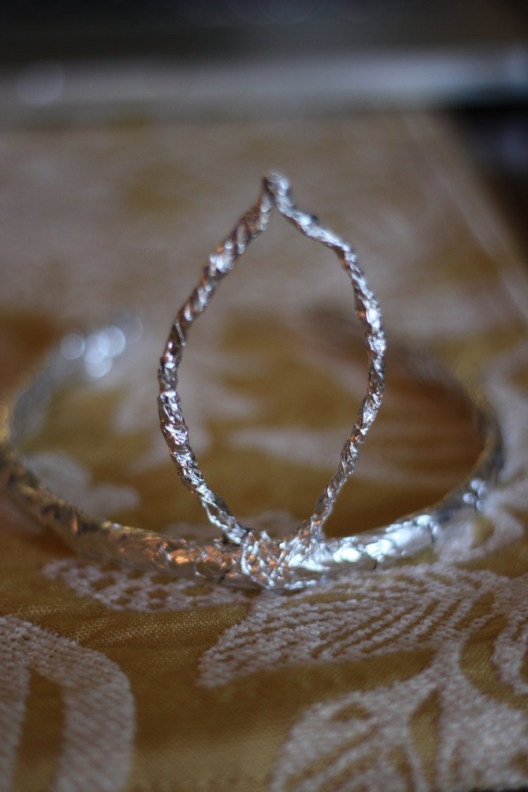 vyrobte si halloweenske kostýmy sami korunka-drotár-drôt-hliníková-fólia