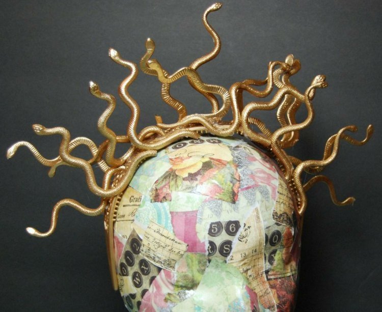 vyrobte si halloweenske kostýmy sami medúza-nápad-hadia čelenka