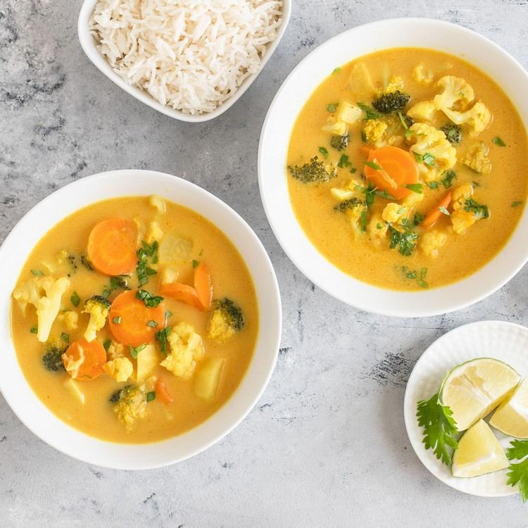 Recept na kari z kokosu a zeleniny na obed v domácej kancelárii