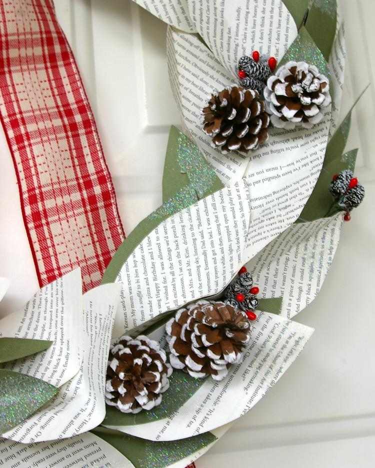 zľahka zafarbite malé šišky na bielo vianočné dekorácie na poslednú chvíľu-veniec-novinový-papier-šišky-biele-