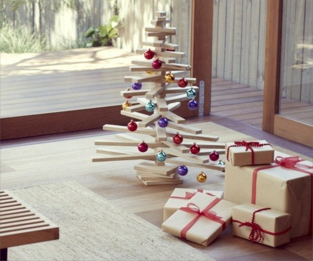 Ozdobte si vlastnú ozdobu vianočného stromčeka Postavte si vlastný dekor dreva, ozdobte ho v minimalistickom štýle