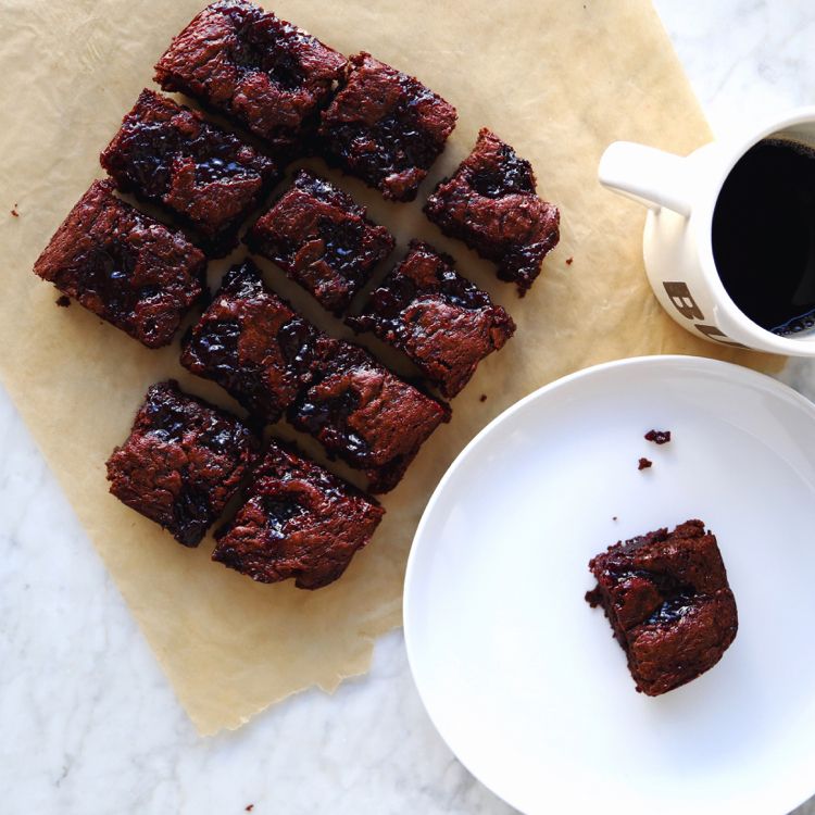 rýchly koláč-recept-višňový-koláč-kakao-káva