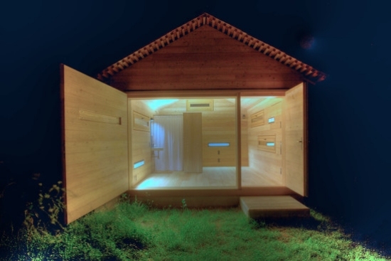 pekné osvetlenie zaujímavá drevená stena úplne otvorená